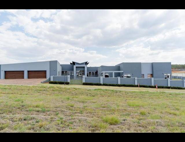 8 BEDROOM HOUSE FOR SALE IN MOOIKLOOF